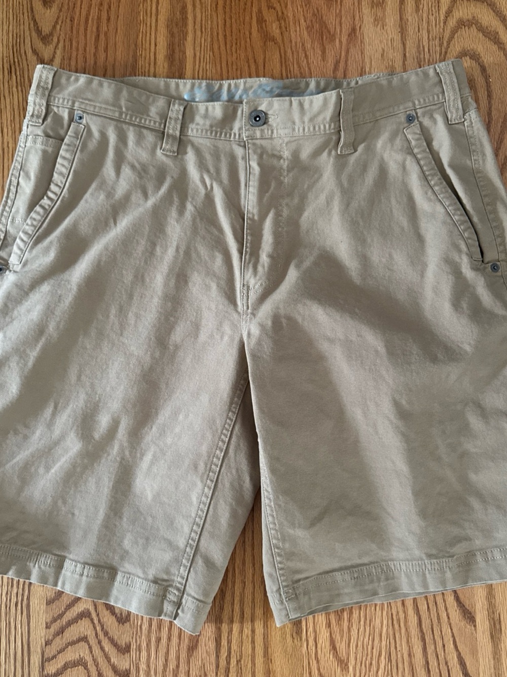 Eddie Bauer Men's Flat Front Shorts - Light Khaki